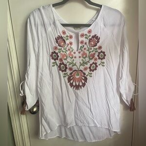 Ariat 3/4 sleeve embroidered blouse (size small)